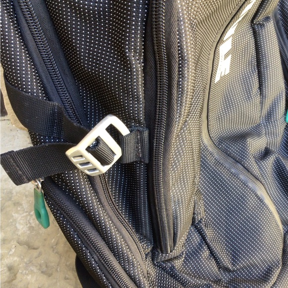 THULE Sweden outdoor gear multiple compartments backpack - Picture 13 of 15